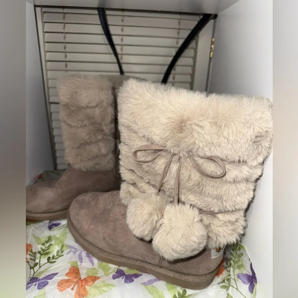Makalu Faux Fur Winter Boots (Youth 3M) with flaws